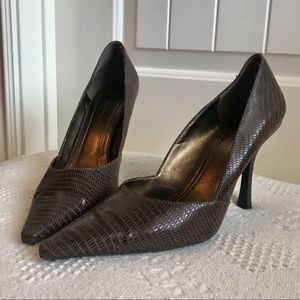 BCBGeneration Pointed toe embossed Leather Pumps